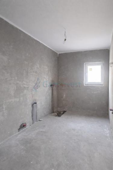 Casă individuală cu 4 camere cu Canalizare în Sântandrei