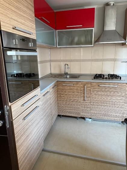 Apartament cu 3 camere decomandat, mobilat în Calea Călărașilor