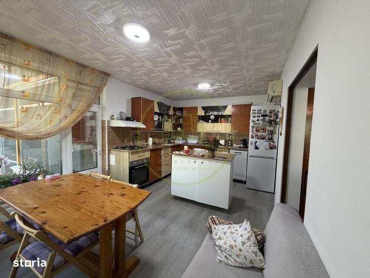 Casă cu 4 camere decomandat în Central