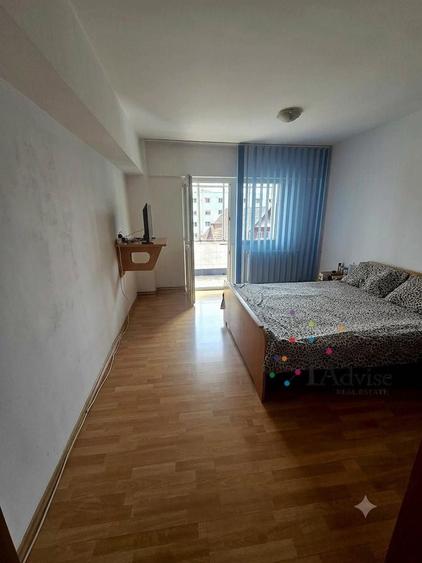Apartament cu 3 camere decomandat, mobilat în Noua