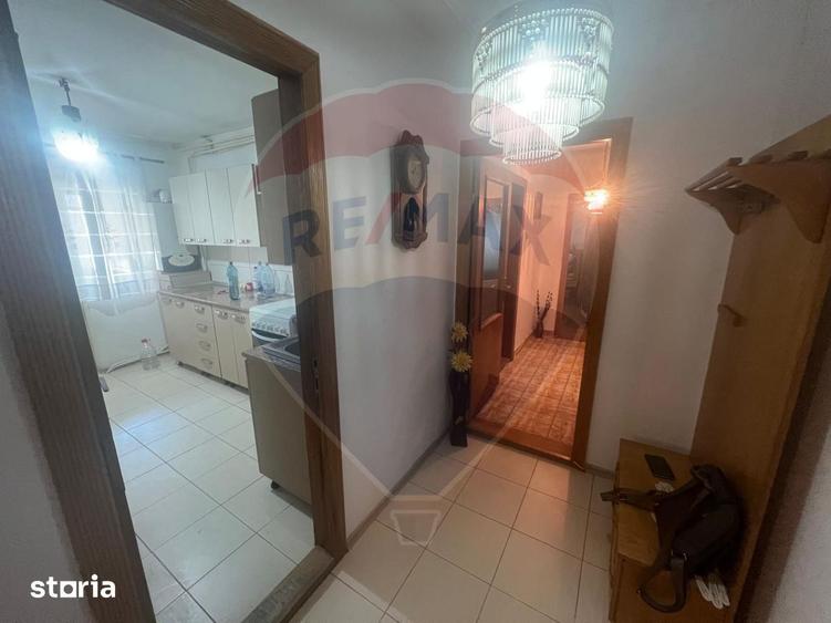 Apartament cu 3 camere, mobilat în Brăilei