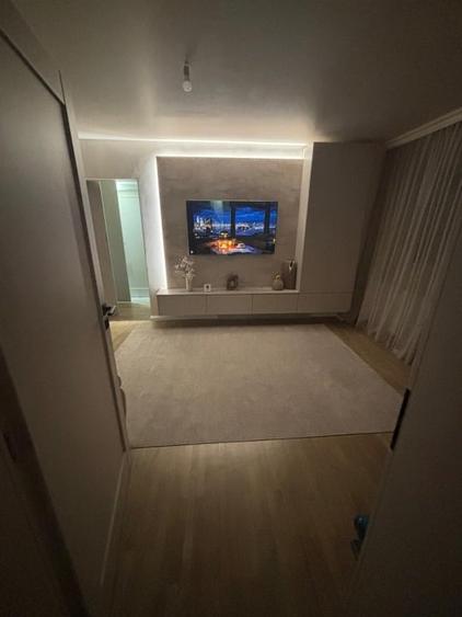 Apartament cu 4 camere semidecomandat, mobilat în Micălaca
