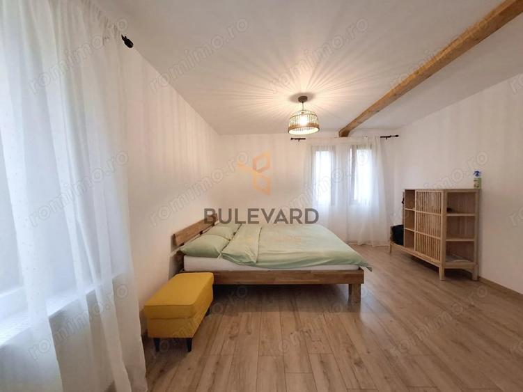 Casă cu Teren 6300 Mp în Groși