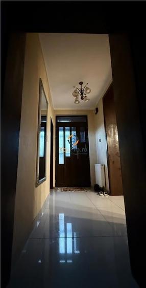 Casă cu 9 camere cu Teren 300 Mp în Lunei