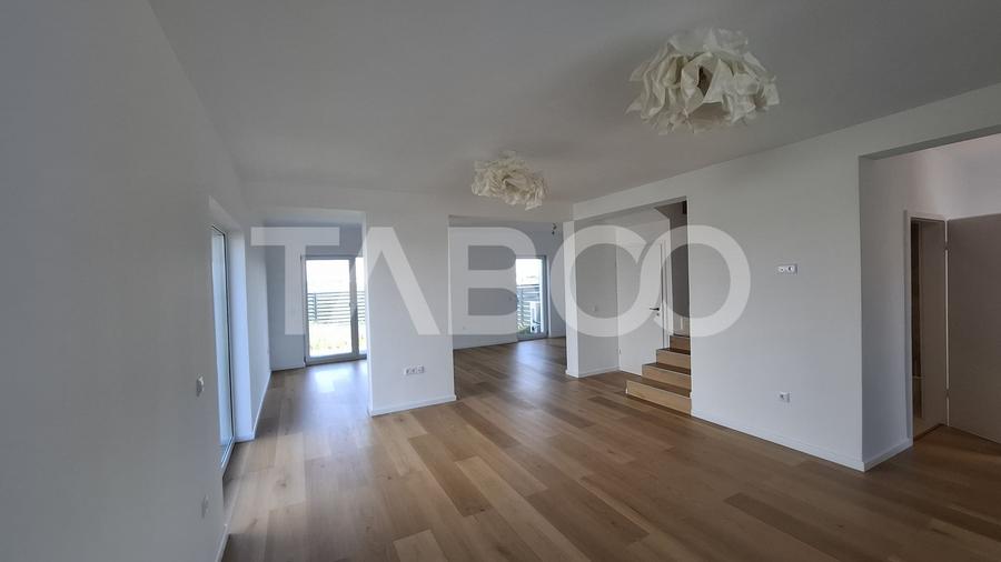 Duplex cu 4 camere cu Canalizare în Șura Mică