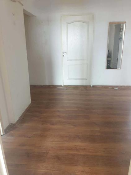 Apartament cu 4 camere decomandat în Micro 16