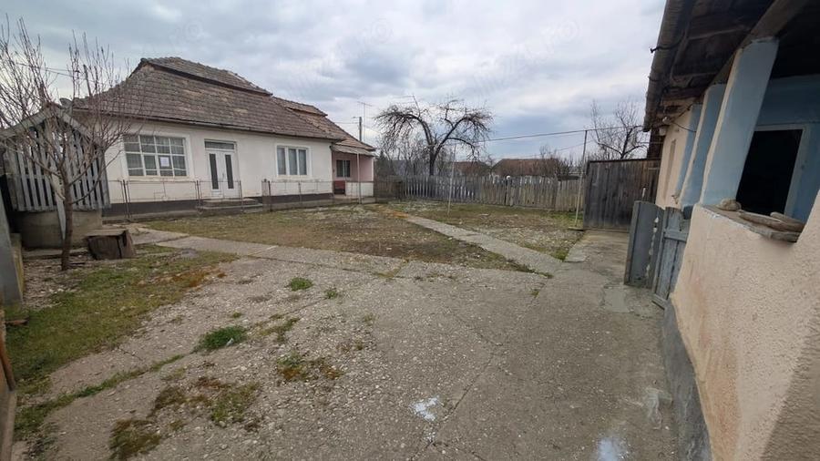 Casă cu 3 camere cu Teren 1110 Mp în Central