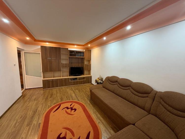Apartament cu 3 camere decomandat în E3