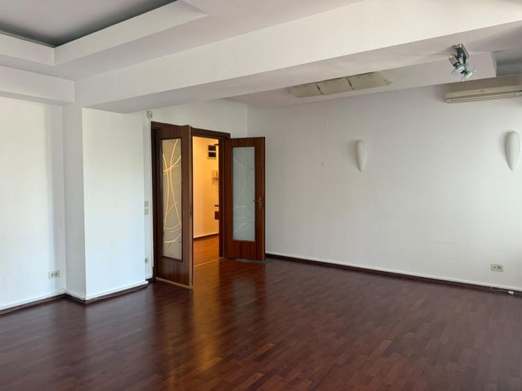 Apartament cu 4 camere decomandat, mobilat în Aviației