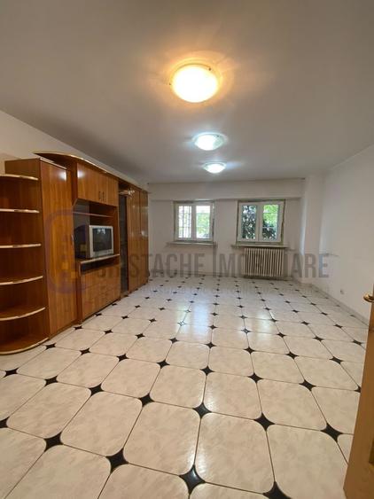 Apartament cu 3 camere decomandat, mobilat în Calea Călărașilor