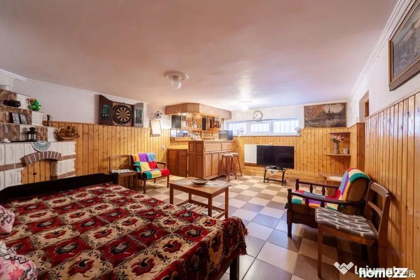 Casă cu 7 camere cu Teren 350 Mp în Central