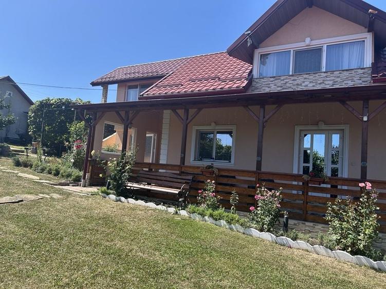Casă cu 4 camere în Criș
