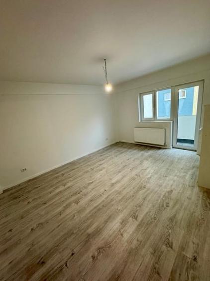 Apartament cu 2 camere decomandat în Baza 3