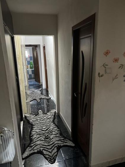 Apartament cu 3 camere decomandat în Exterior Vest