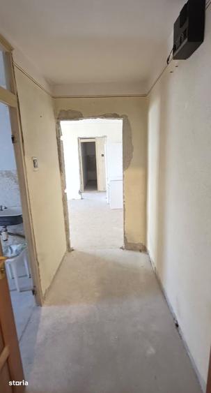 Apartament cu 2 camere semidecomandat în Mioriței