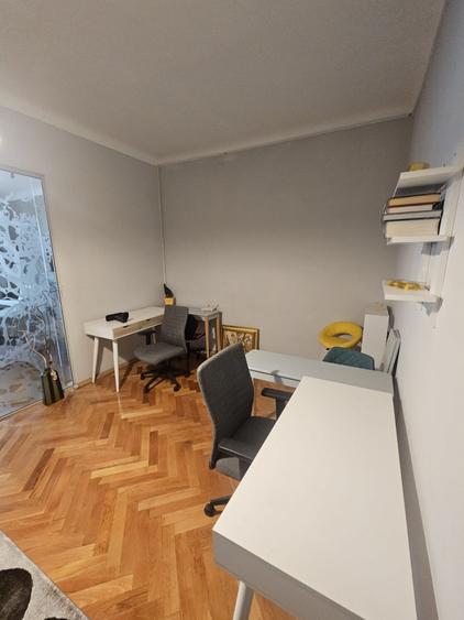 Apartament cu 3 camere semidecomandat, mobilat în Central
