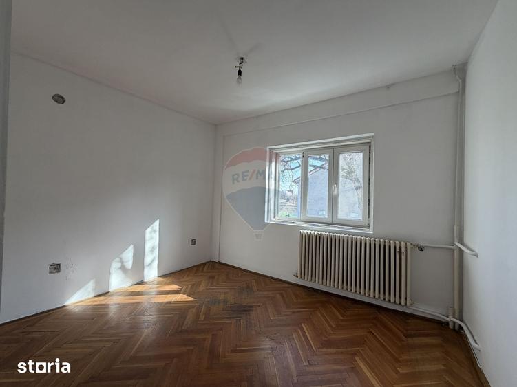 Casă cu 6 camere cu Teren 390 Mp în Floreasca