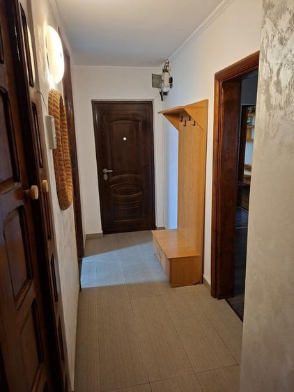 Apartament cu 4 camere decomandat în Mofleni