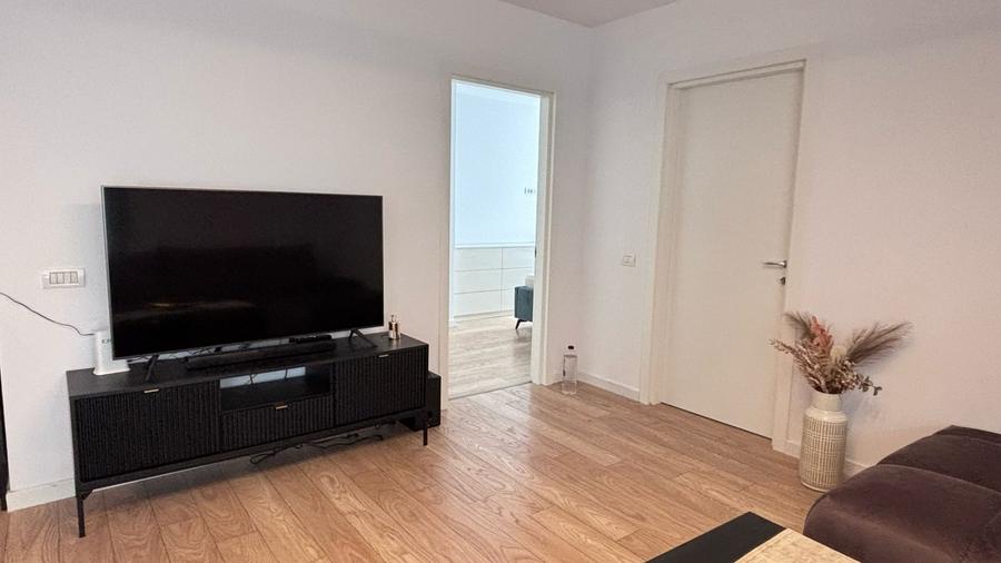 Apartament cu 3 camere semidecomandat, mobilat în Aviației