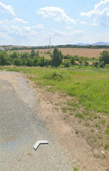 Teren de 4050 mp, în Central