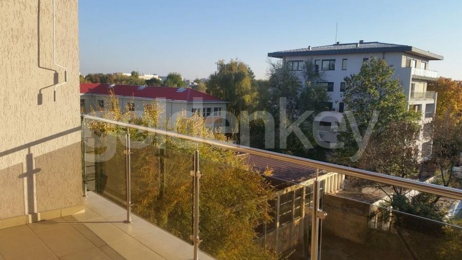 Apartament cu 4 camere decomandat în Floreasca