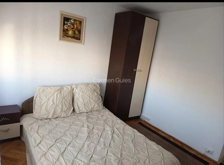 Inchiriez apartament cu doua camere decomandate etaj 3 in micro 17