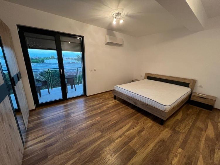 Apartament cu 3 camere decomandat, mobilat în Dumbrăvița