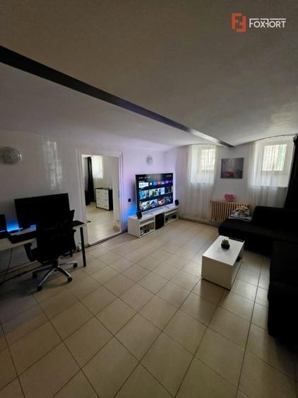 Apartament cu 3 camere semidecomandat, mobilat în P-ța Maria