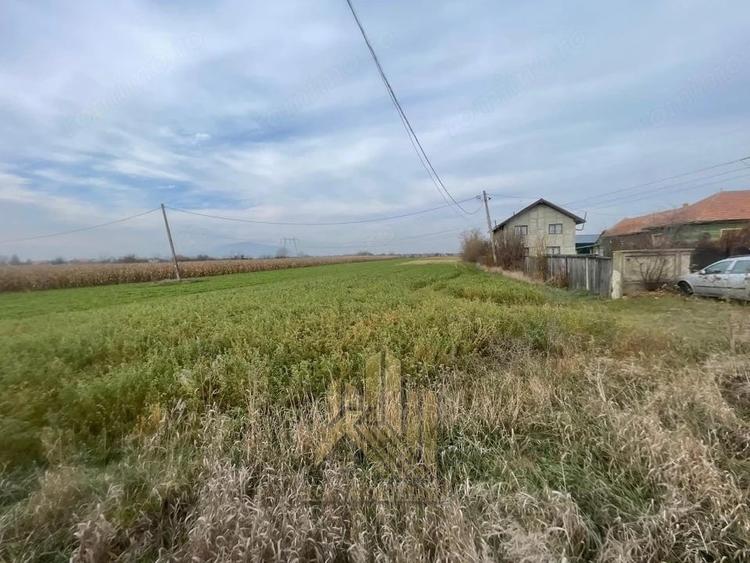 Teren de 3500 mp, în Stupini