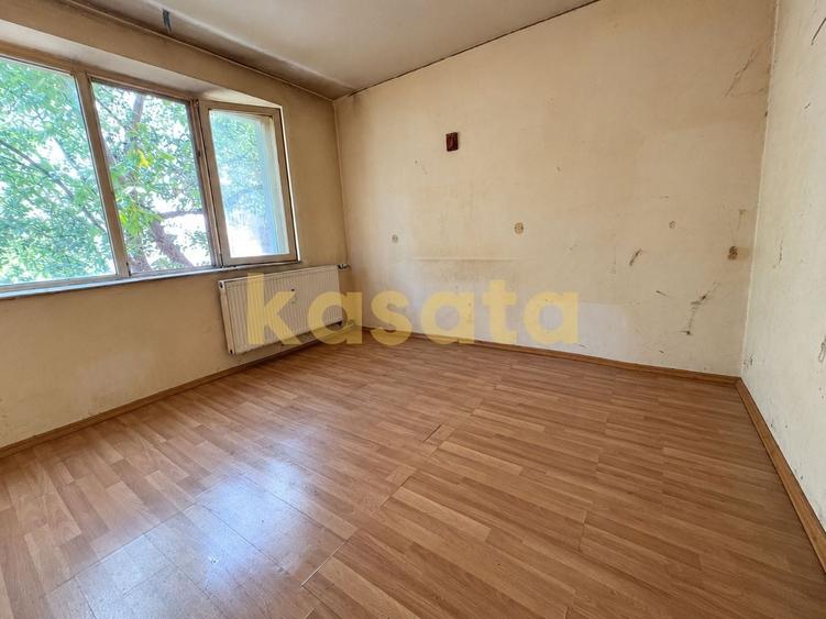 Apartament cu 3 camere decomandat în Vitan