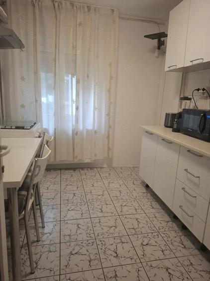 Apartament cu 2 camere decomandat în Lacul Tei