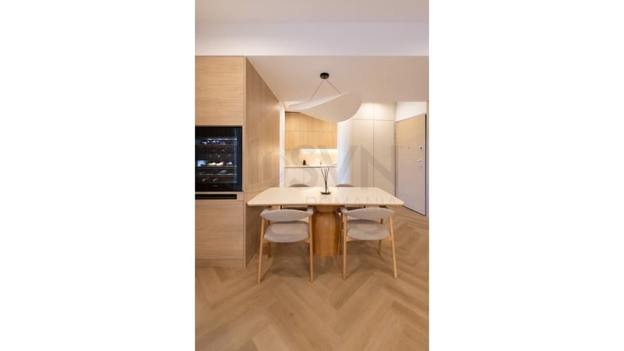 Apartament cu 3 camere decomandat, mobilat în P-ta Presei Libere