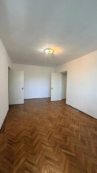 Apartament cu 2 camere semidecomandat în Pajura