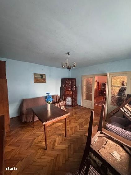 Casă cu 3 camere cu Teren 4000 Mp în Central