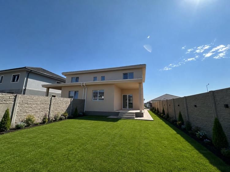 Duplex cu 4 camere cu Canalizare în Moșnița Veche
