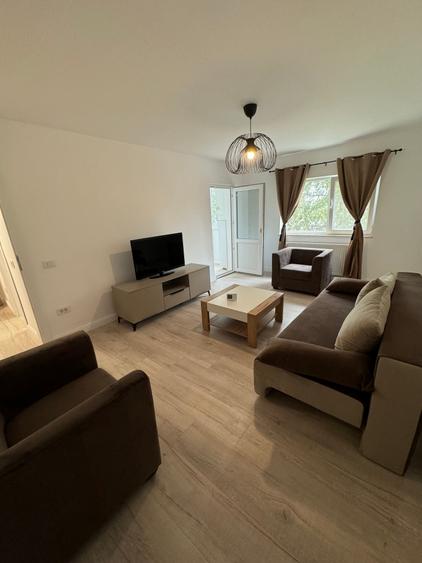 Apartament cu 2 camere decomandat, mobilat în Faleza Nord