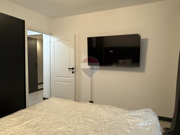 Apartament cu 3 camere decomandat, mobilat în Apusului
