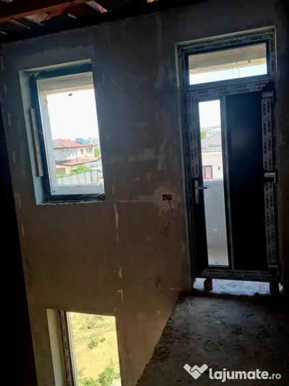 Casă cu 5 camere cu Teren 400 Mp în Malu Mare