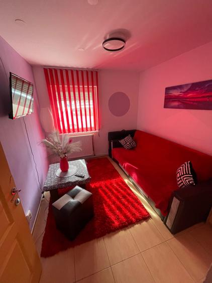 Apartament cu 3 camere semidecomandat în Cetate