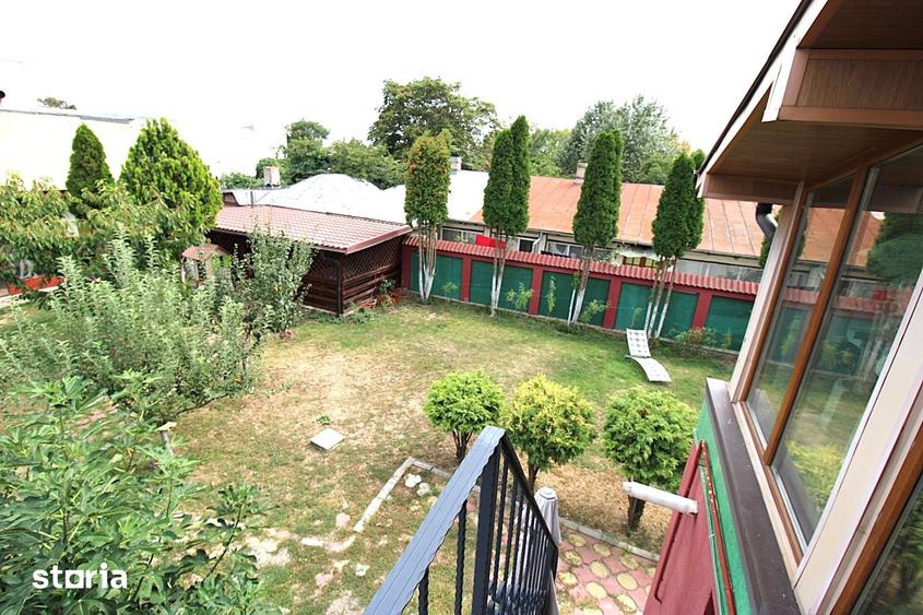 Casă cu 5 camere cu Teren 1003 Mp în Central