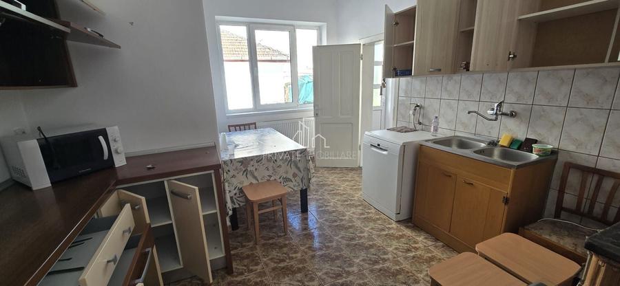 Casă individuală cu 5 camere cu Canalizare în 7 Noiembrie