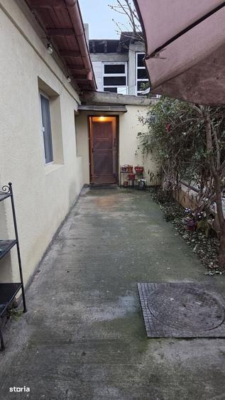 Casă cu 3 camere decomandat cu Teren 100 Mp în Brătianu