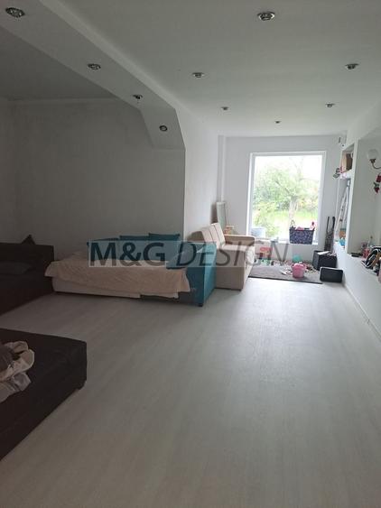 Casă individuală cu 7 camere cu Canalizare în Sânmartinu Sârbesc