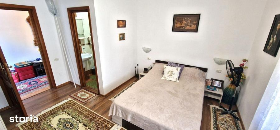 Casă cu 5 camere cu Teren 338 Mp în Sud