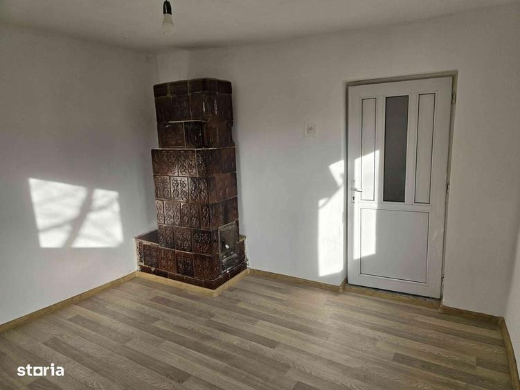Casă cu 4 camere în Schitu