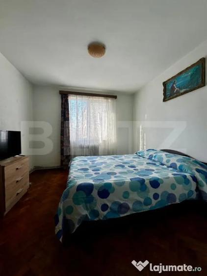 Apartament cu 4 camere semidecomandat în Central
