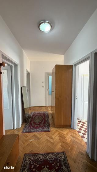 Apartament cu 3 camere decomandat în Gruia