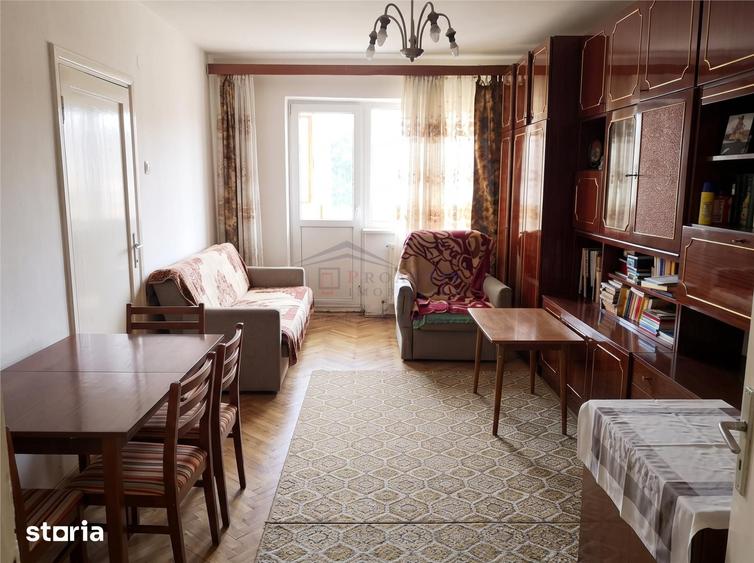 Apartament cu 3 camere semidecomandat în Central
