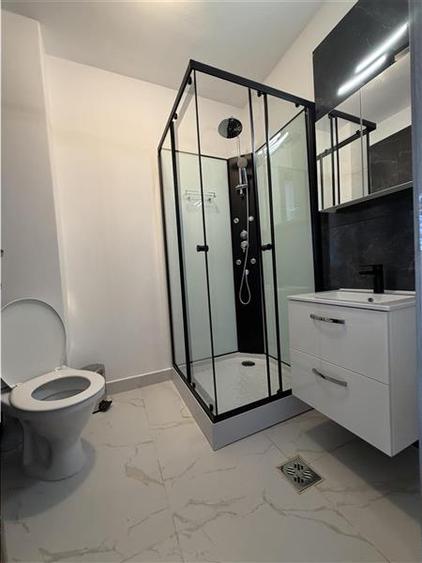 Apartament cu 3 camere semidecomandat, mobilat în Central