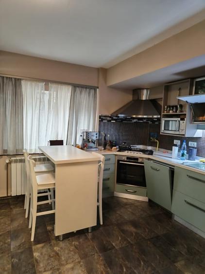 Apartament cu 4 camere decomandat, mobilat în Unirii